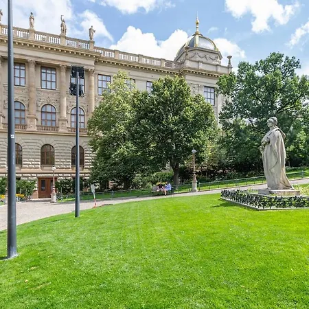 Apartment Entire Unit Next To Wenceslas Square Prag